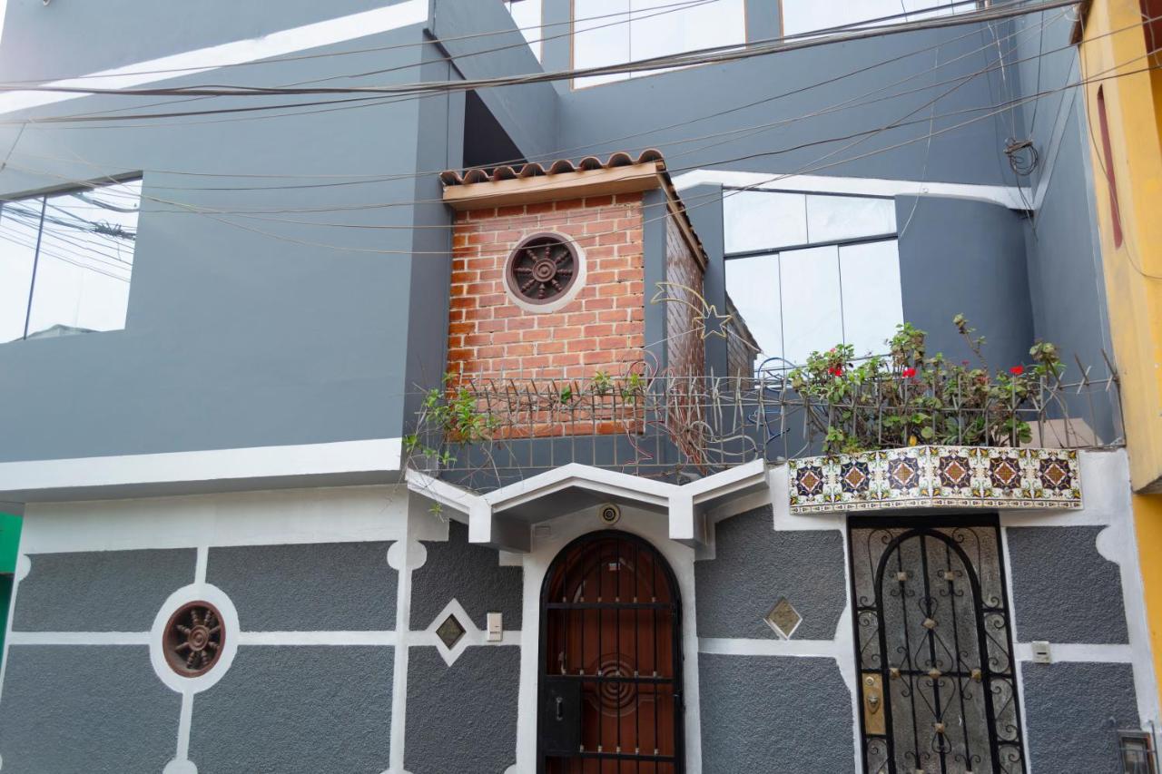 Lima Airport Tampu Bed & Breakfast Exterior photo